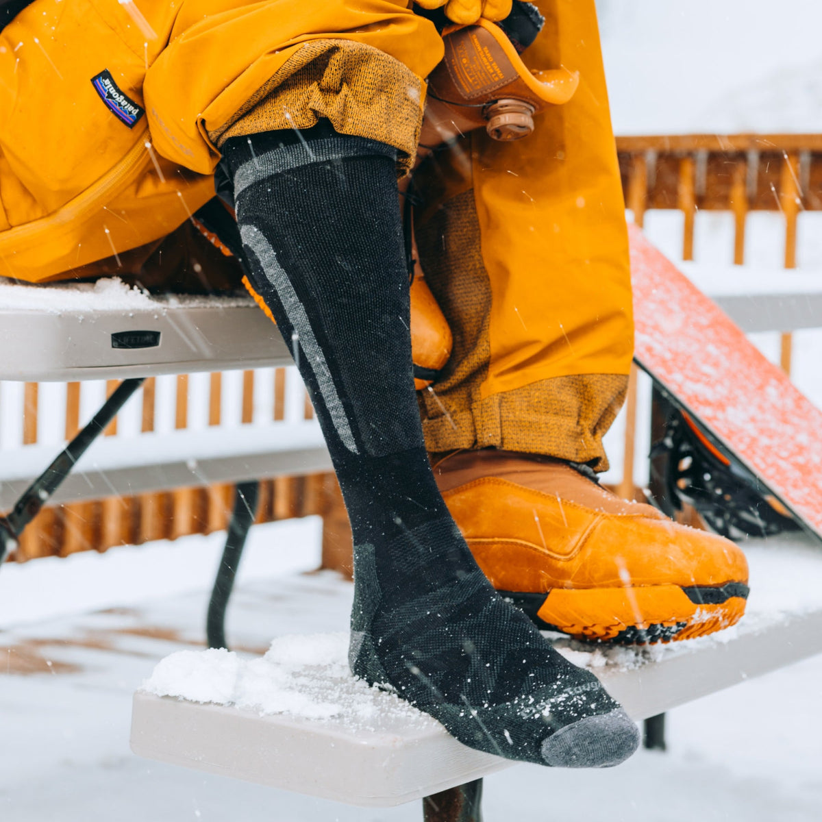 Darn Tough Men's Edge Over-the-Calf Merino Blend Midweight Ski & Snowboard Socks