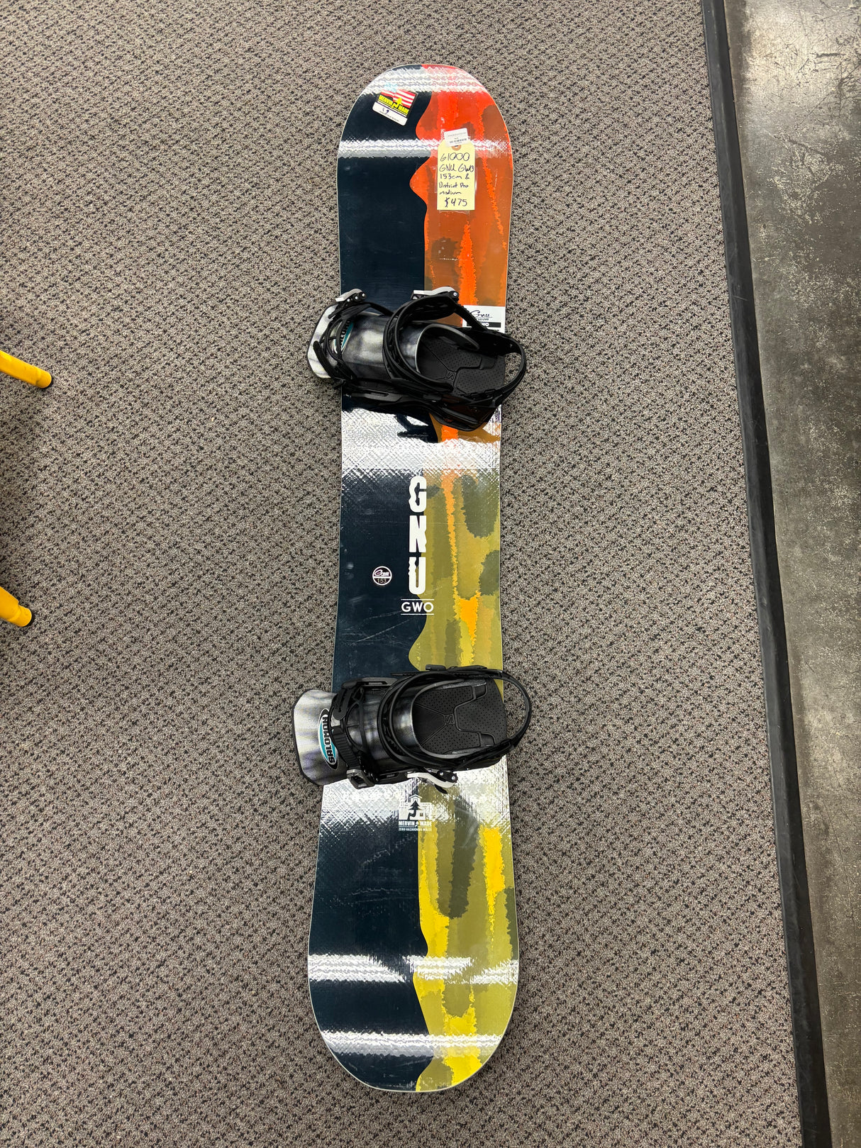 GNU GWO Snowboard 153 & Salomon District Pro Bindings Medium 2025