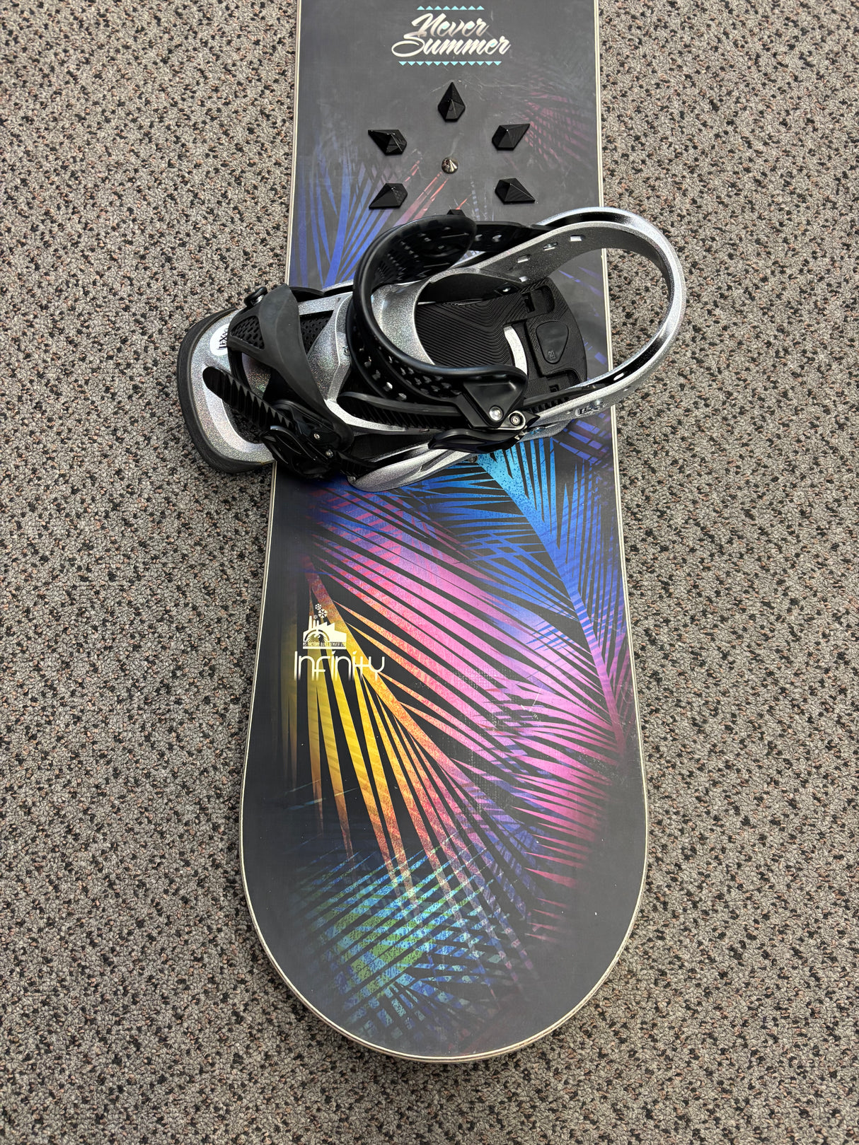 Pre owned Never Summer Infinity 149 Women's Snowboard & Burton Lexa Bindings