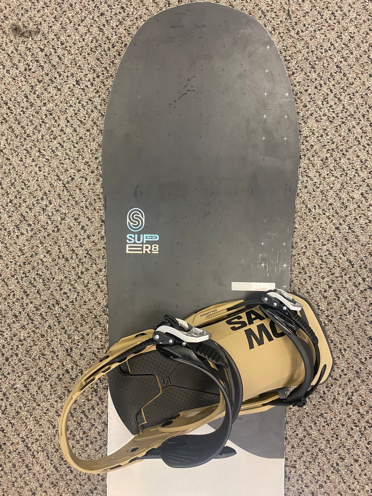 Pre Owned Salomon Super 8 154cm Snowboard and New Salomon District Medium Bindings