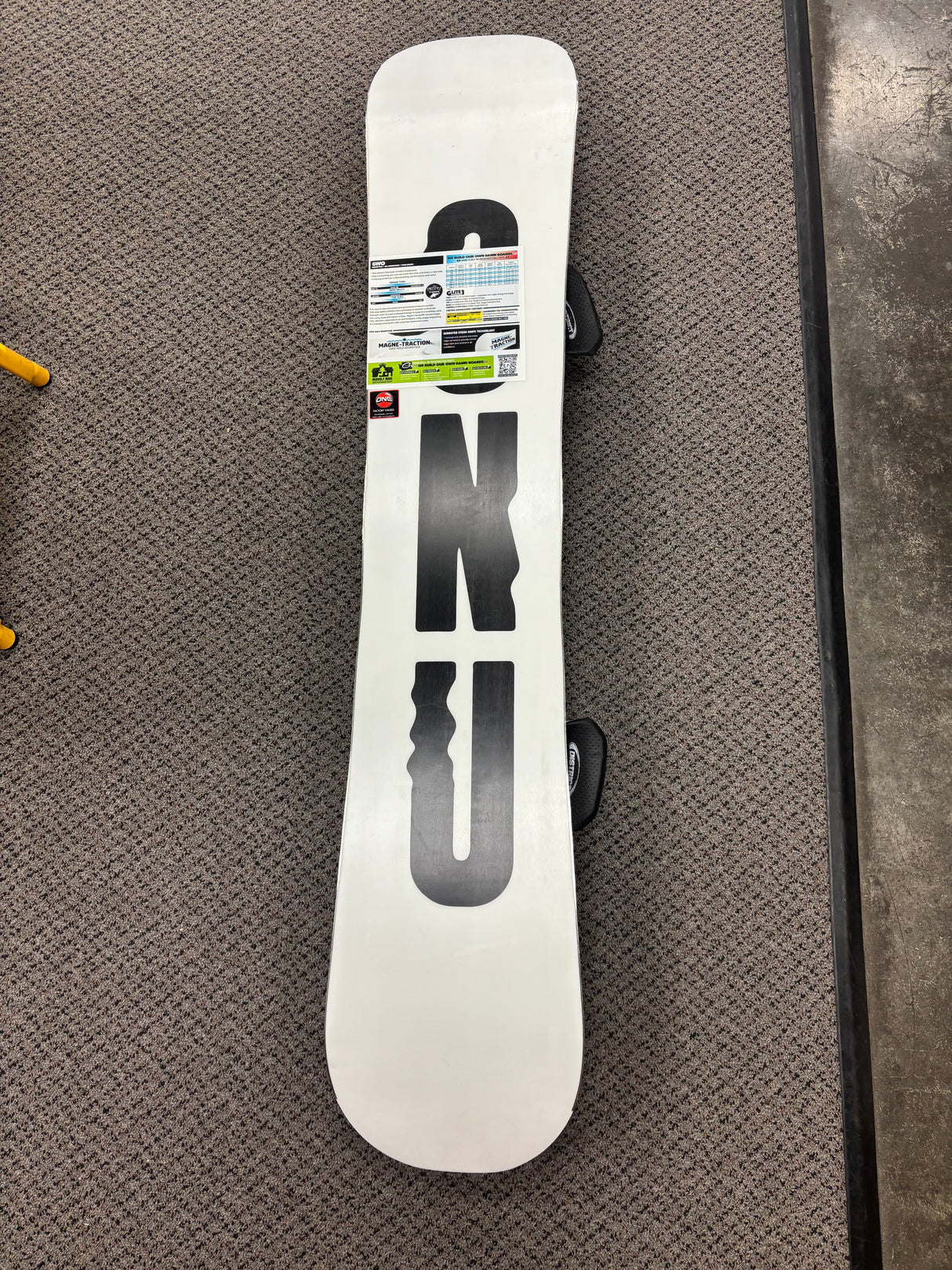 GNU GWO Snowboard 153 & Salomon District Pro Bindings Medium 2025