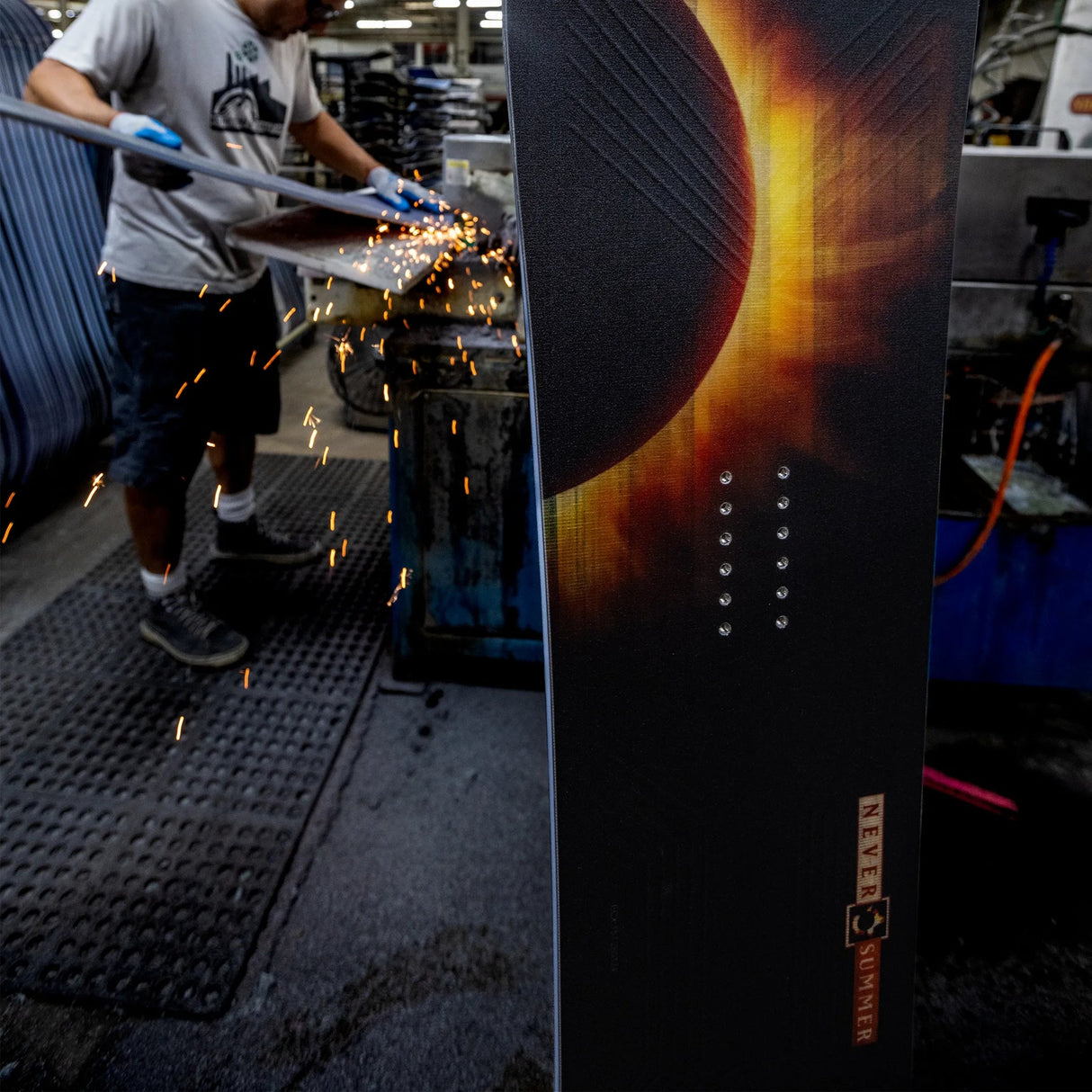 Never Summer Proto T3 Eclipse Men's Snowboard 2026