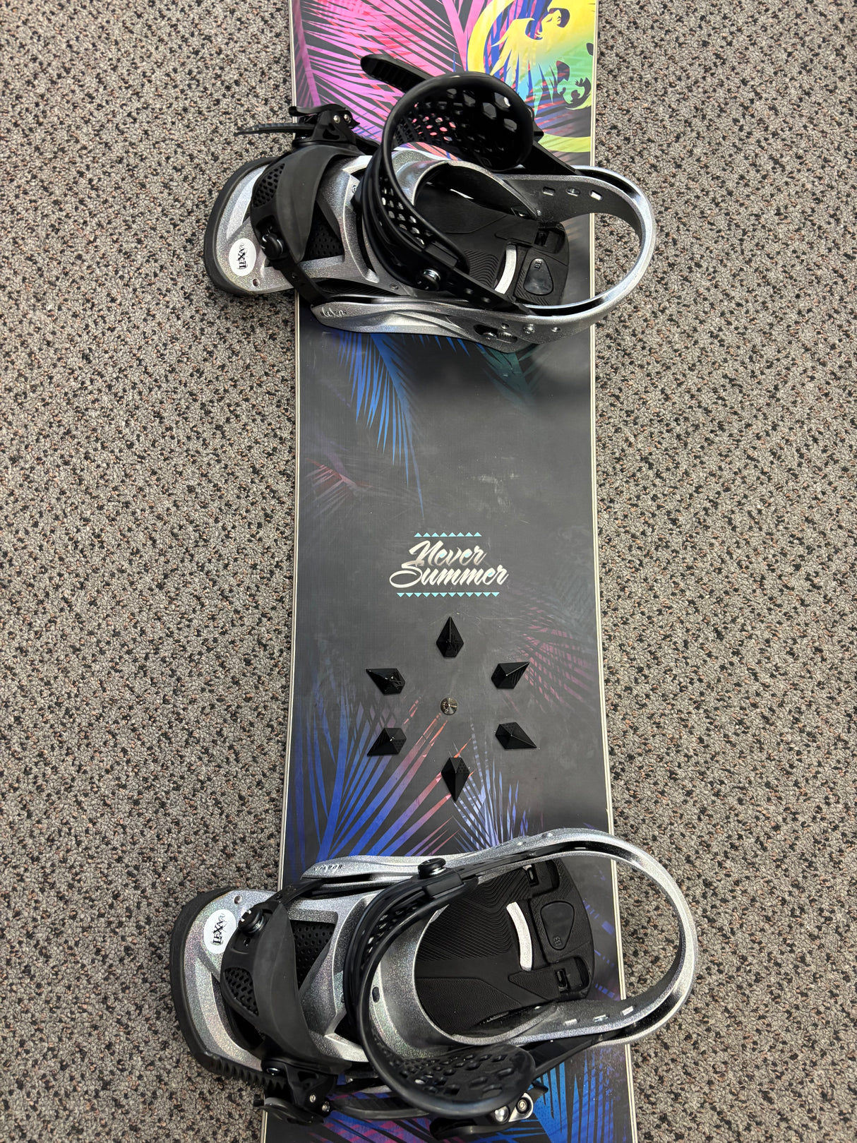 Pre owned Never Summer Infinity 149 Women's Snowboard & Burton Lexa Bindings