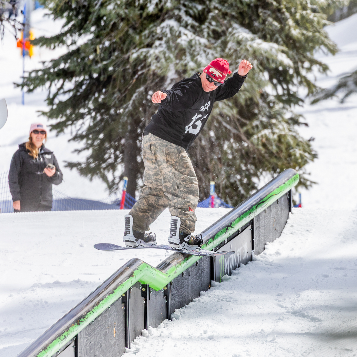 Never Summer LLama Men's Snowboard 2026