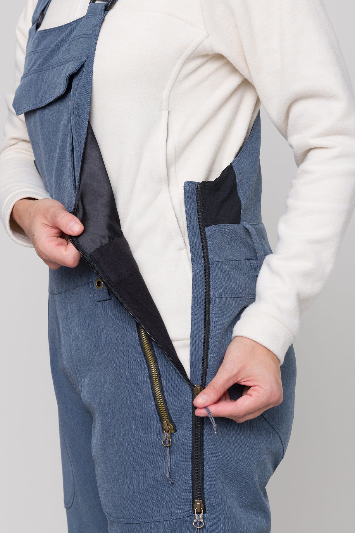 686 Women's Black Magic Insulated Snow Bibs XL Indigo Denim - 2025