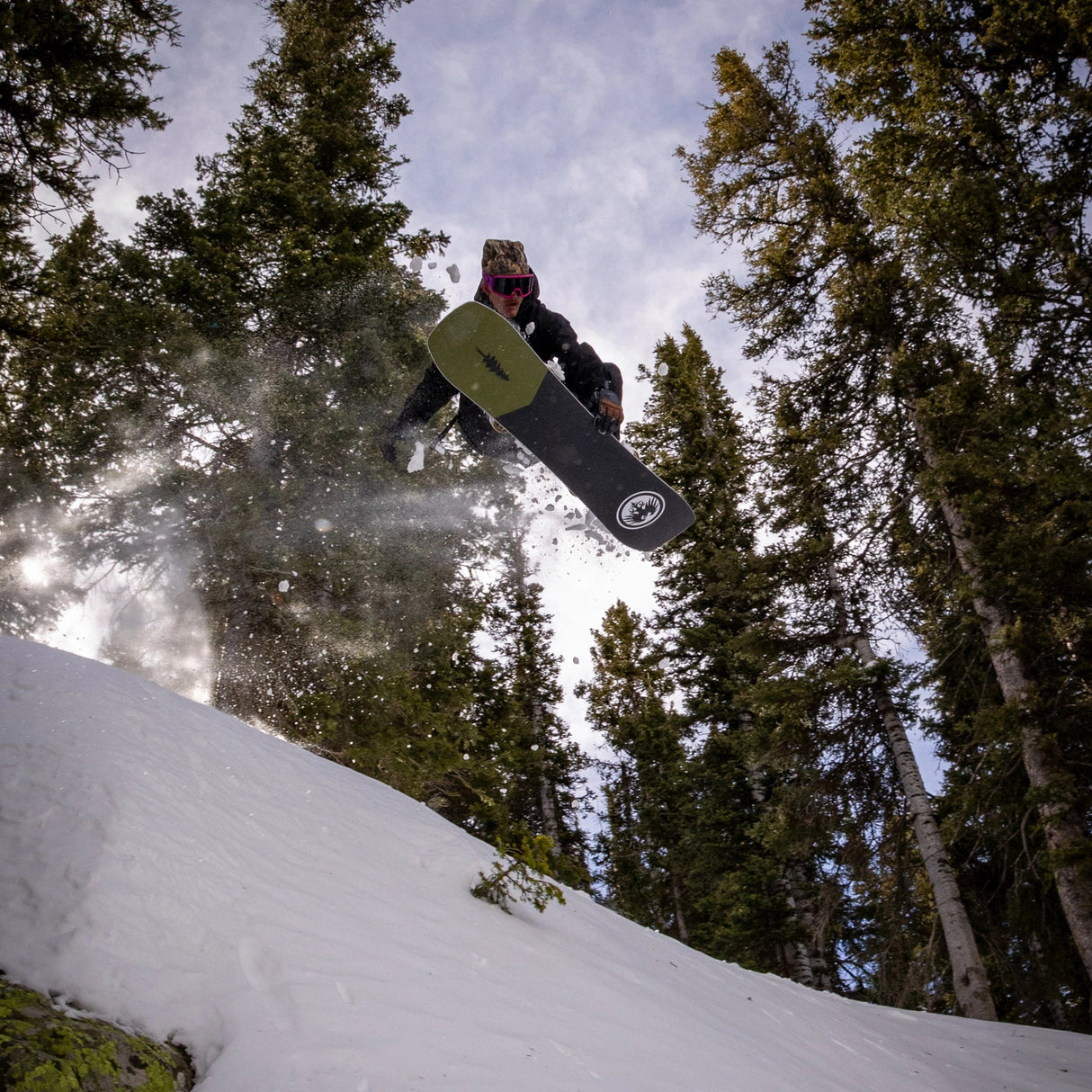 Never Summer Men's Nokhu Snowboard 2027 - action