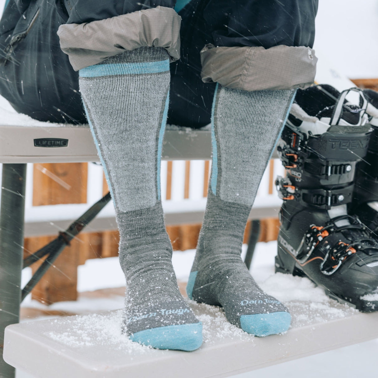 Darn Tough Women's Edge Over-the-Calf Midweight Ski & Snowboard Socks