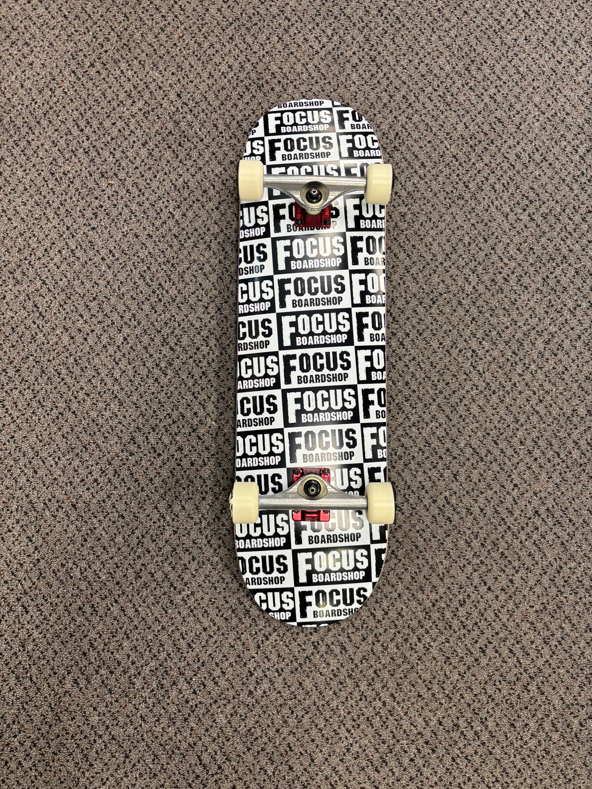 Focus Repeater Logo Skateboard Complete 8.75 Hollow Indy