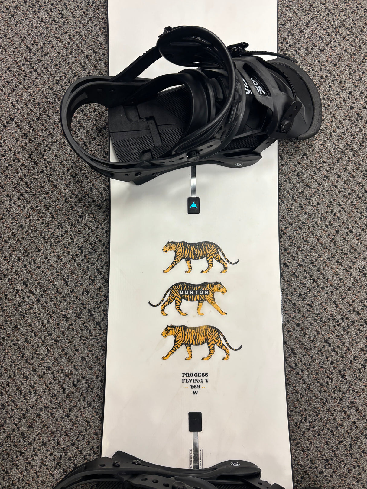 Pre Owned Burton Process Flying V 162cm Wide Snowboard and Burton Mission Large Bindings