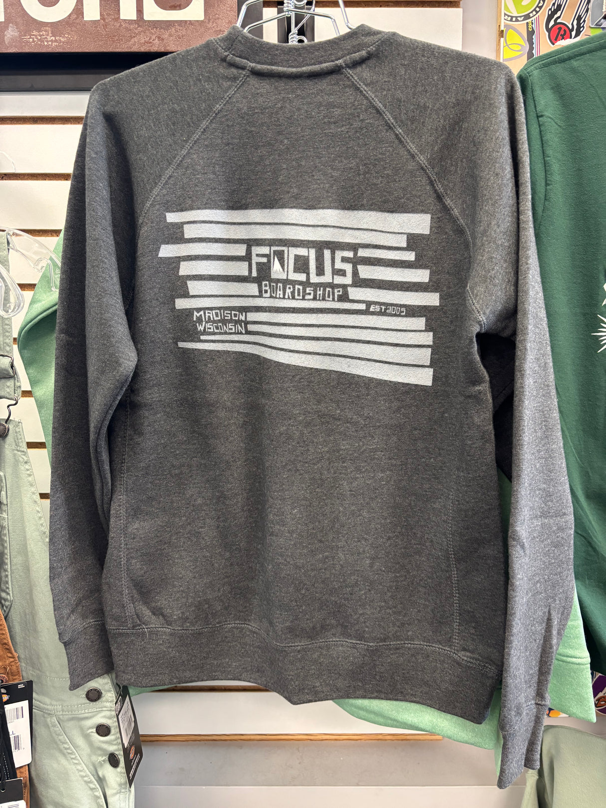 Focus Boardshop Snowy Peak Crew Carbon Grey