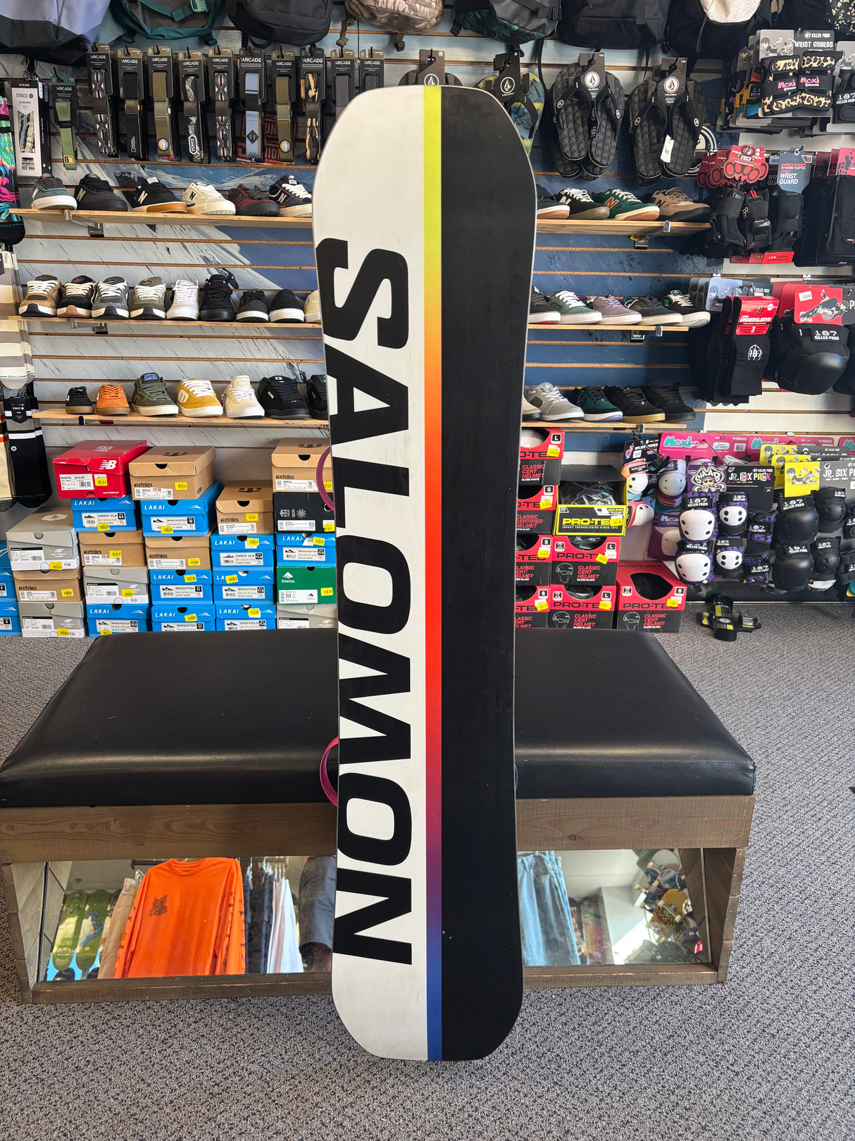 Pre Owned Salomon Huck knife Grom 145cm Wide Snowboard & Pre Owned Union Force Medium Bindings
