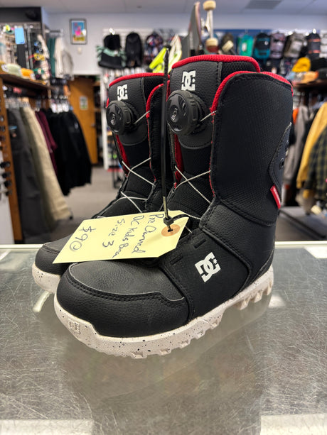Pre Owned DC boa Boots Size 3