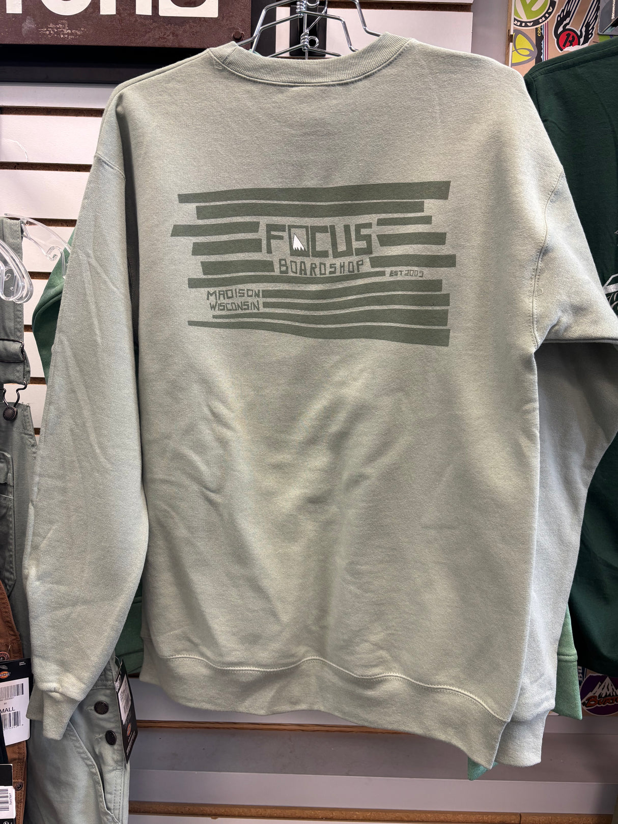 Focus Boardshop Snowy Peak Crew Stonewashed Green