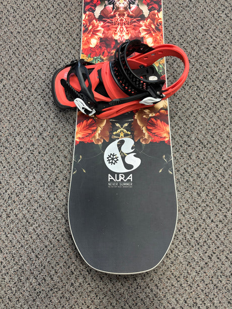 Pre owned Never Summer Aura 150 Women's Snowboard & Burton Lexa Bindings