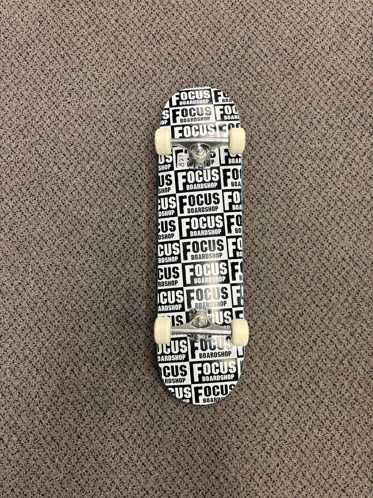 Focus Repeater Logo Skateboard Complete 8.25
