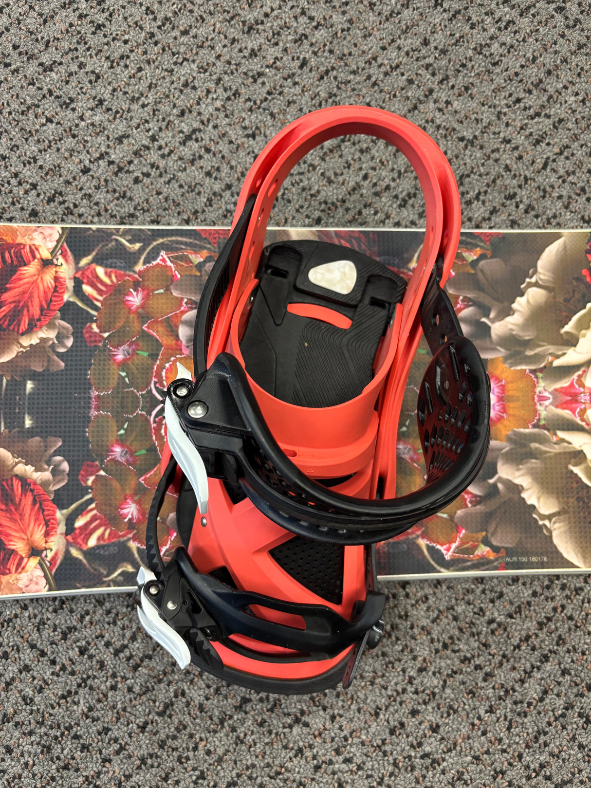 Pre owned Never Summer Aura 150 Women's Snowboard & Burton Lexa Bindings