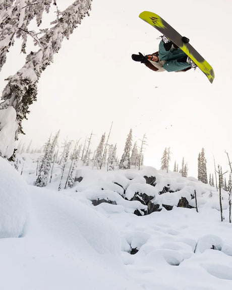 Jones Howler Men's Snowboard - 2026