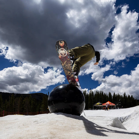 Never Summer LLama Men's Snowboard 2026