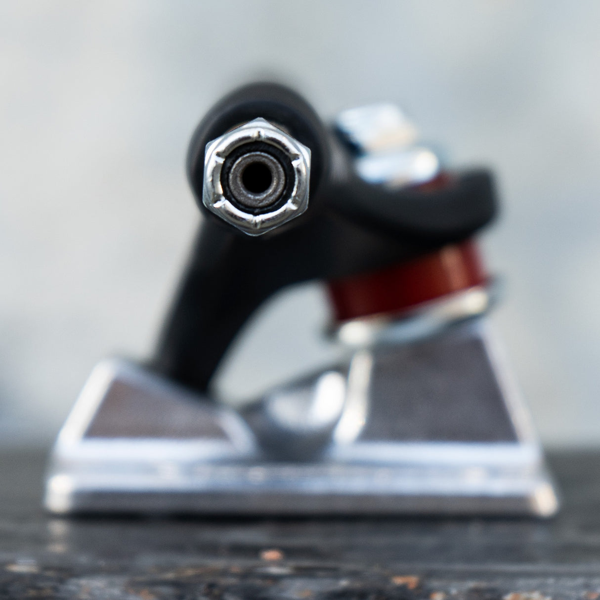 Independent Stage 11 Pro Omar Hassan Black Silver Standard Skateboard Trucks