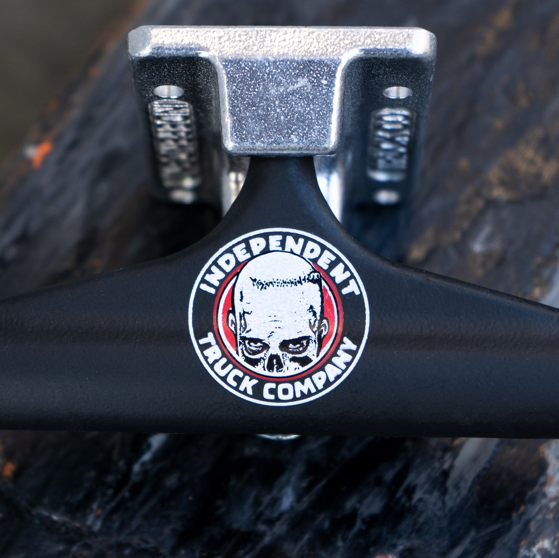 Independent Stage 11 Pro Omar Hassan Black Silver Standard